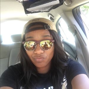 Meet your Posher, Mercedes